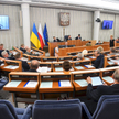 Senatorowie na sali posiedzeń Senatu w Warszawie