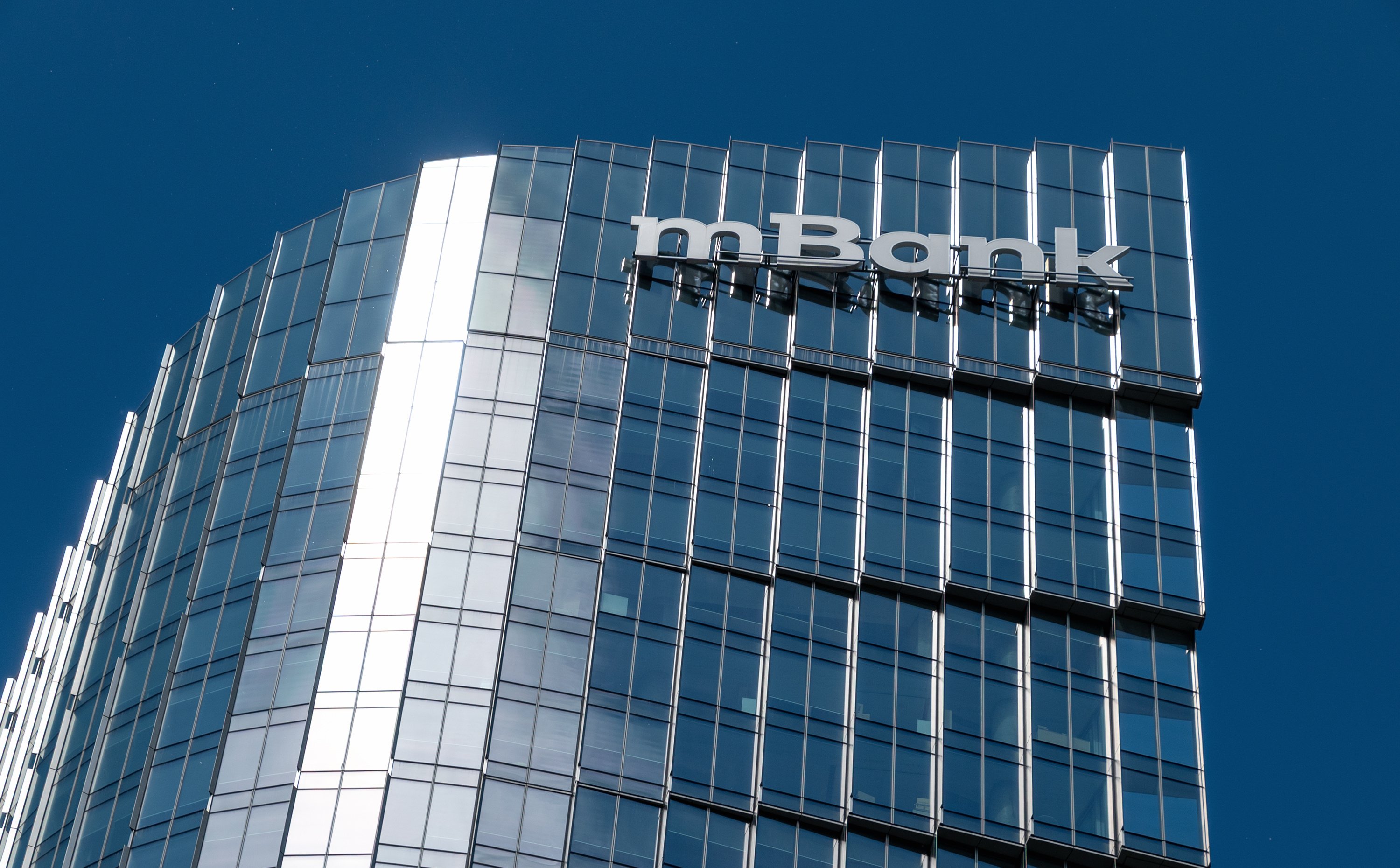 Wysoki zysk mimo problemu frankowego, mBank powoli wychodzi na prostą