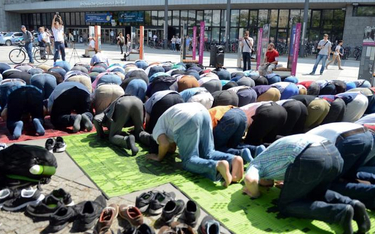 Modły przed politechniką w Berlinie, 3 czerwca 2016