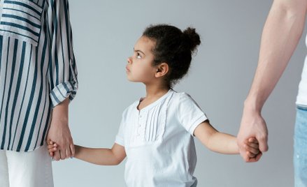 Holandia zawiesza adopcję dzieci z zagranicy z powodu fałszerstw i przypadków porwań