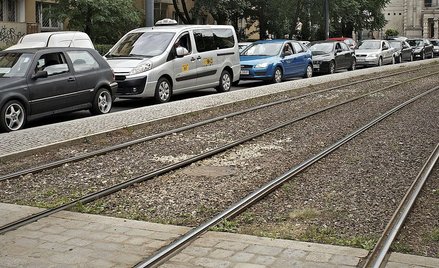 Wrocław: Rzucają konserwami w remontujących torowisko