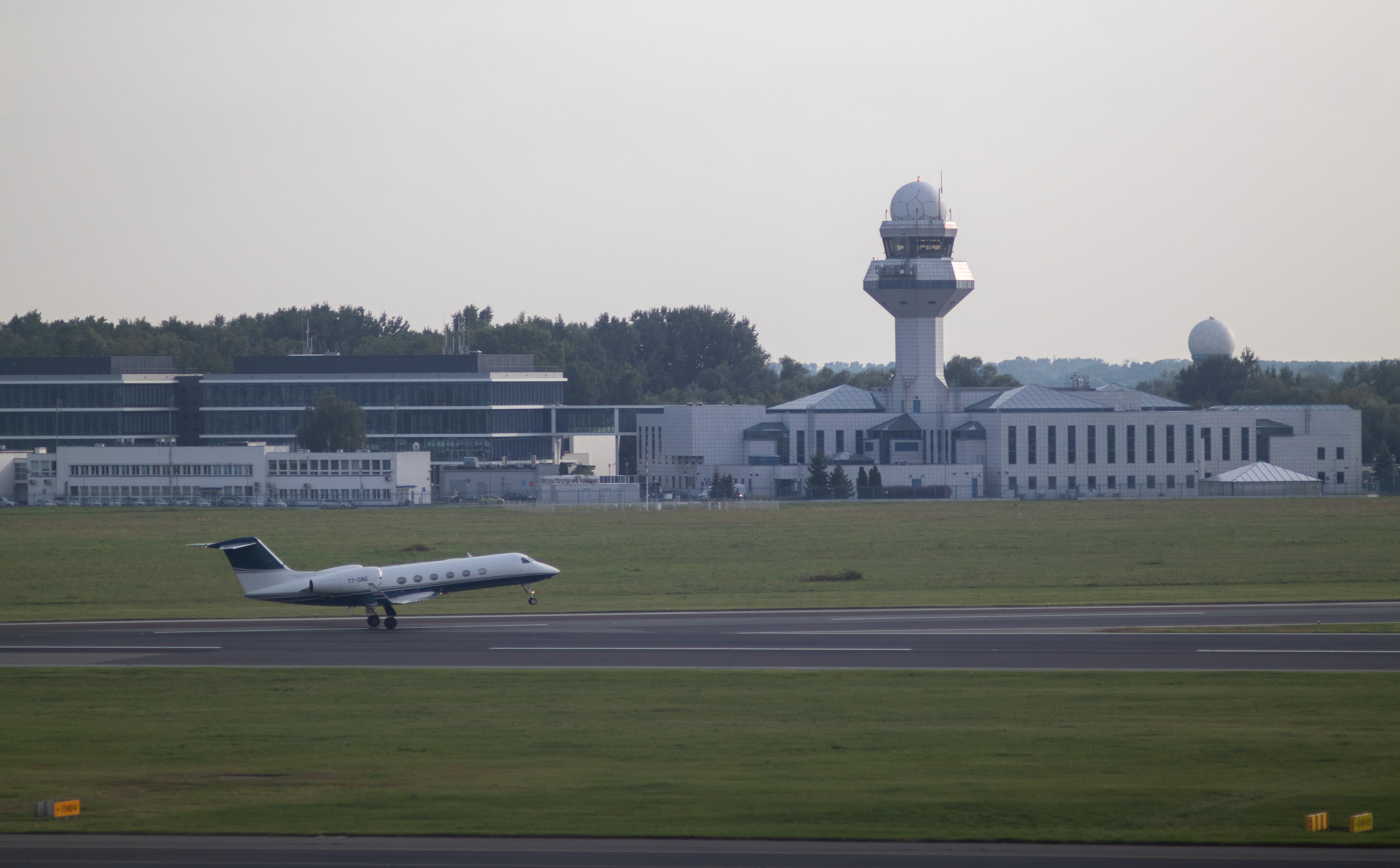 Przetwarzanie danych pasażerów wewnątrz UE tylko przy zagrożeniu terrorystycznym