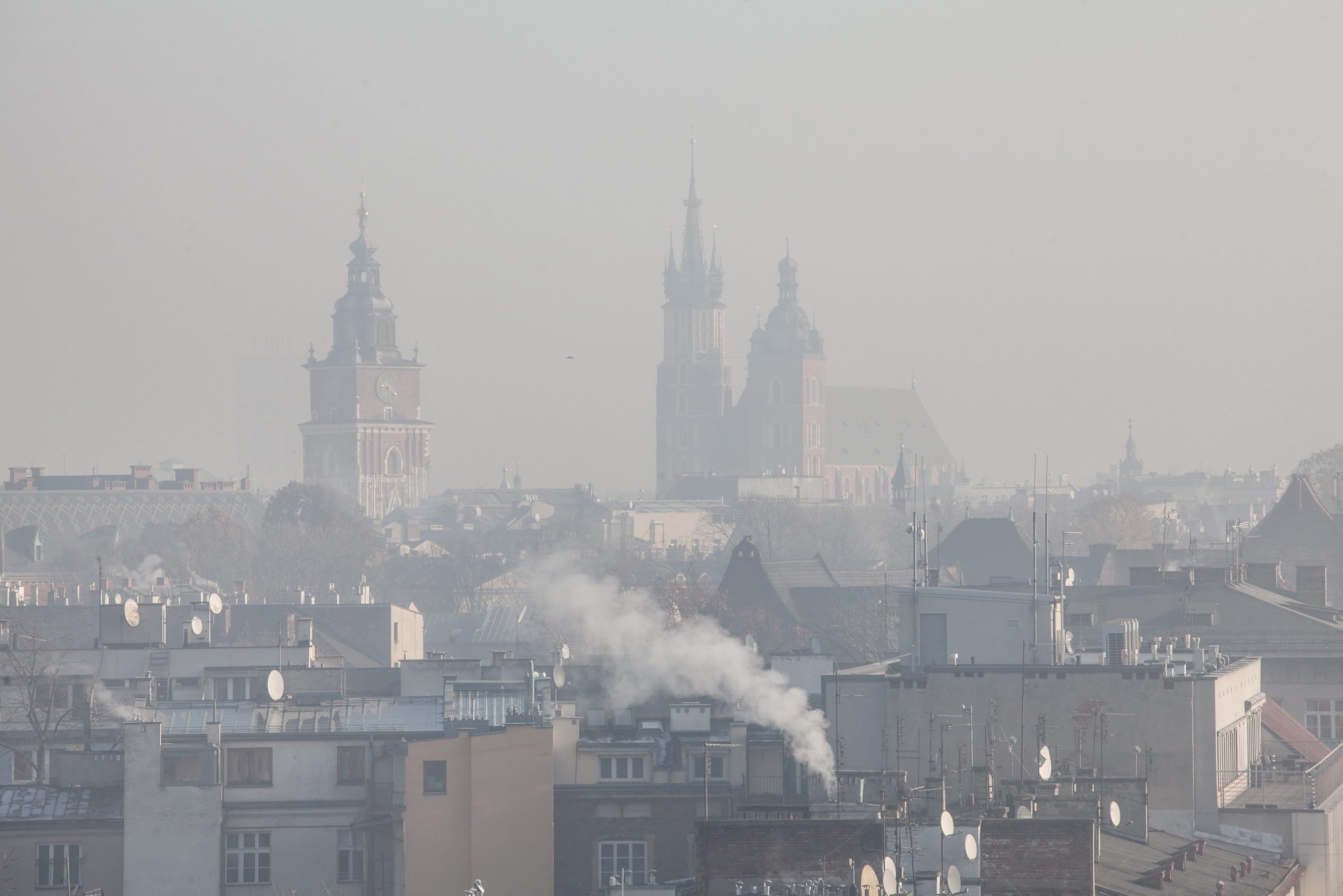 Oddychamy coraz lepszym powietrzem, ale smog w Polsce nie zniknął