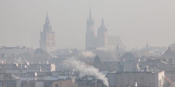 Oddychamy coraz lepszym powietrzem, ale smog w Polsce nie zniknął
