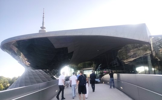 Budynek BMW Welt jest ikonicznym dziełem architektury