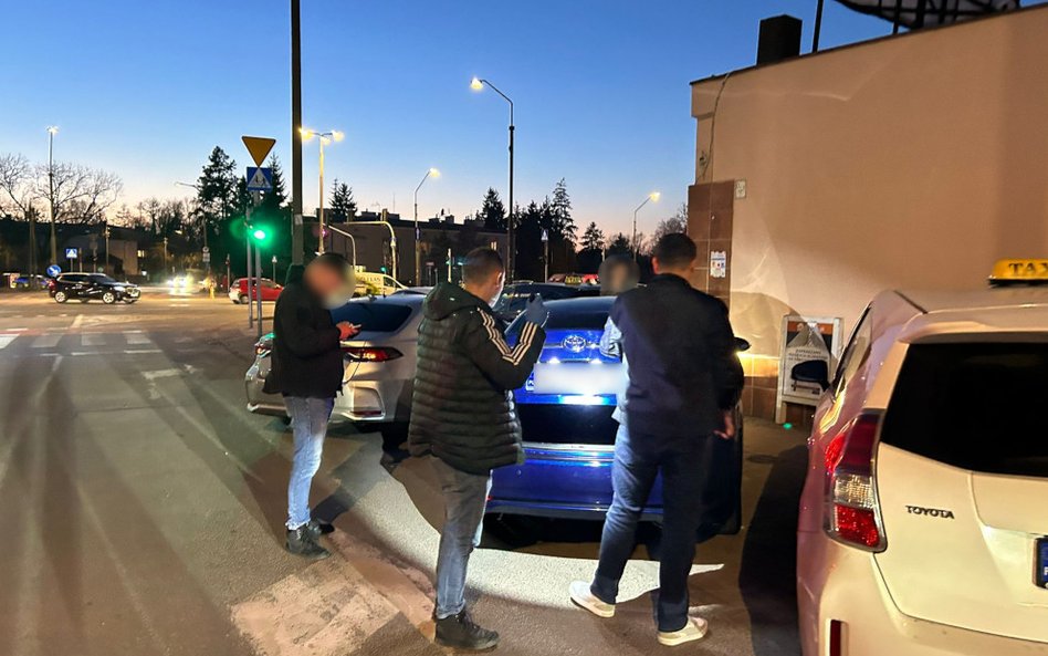 Funkcjonariusze przeprowadzili ponad 300 badań trzeźwości, a także liczne kontrole osobiste i przegl