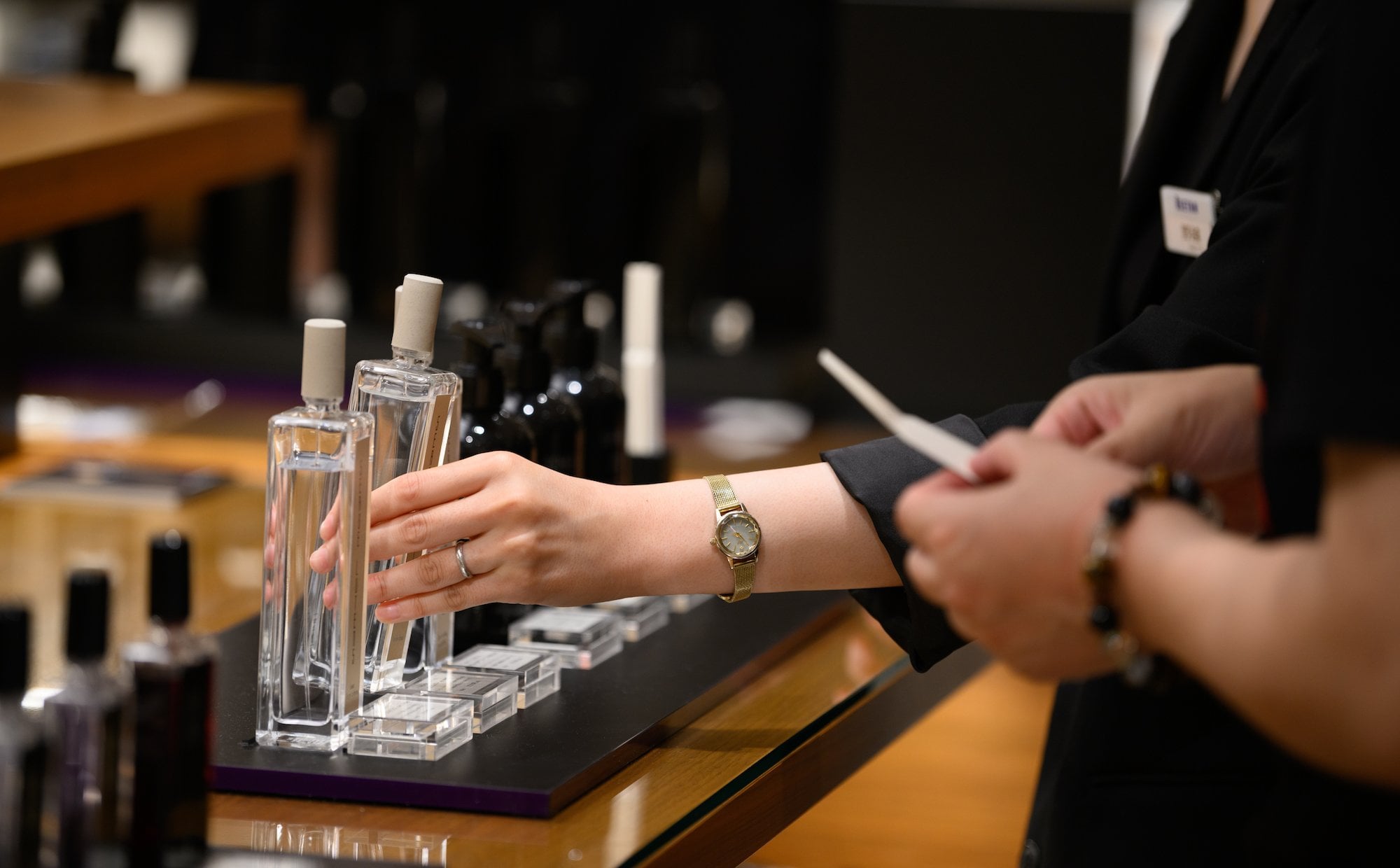 Nadchodzi rewolucja na rynku perfum. Dwa trendy mogą zmienić zasady gry w branży
