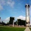 Pomnik Poległych Stoczniowców w Gdańsku. W nocy ktoś pokrył go napisami