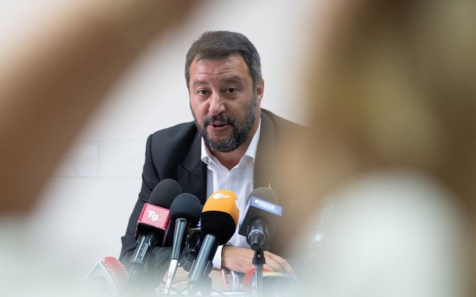 Salvini odprawił z kwitkiem kolejny statek z migrantami