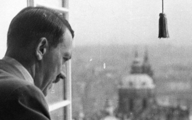 Przywódca III Rzeszy Adolf Hitler podczas pierwszej wizyty na zamku praskim, 1940 rok