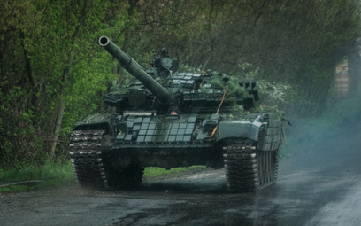Ukraiński czołg T-72 w pobliżu miasta Łyman w obwodzie donieckim