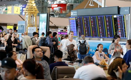 Efekt domina spowodował, że ucierpieli pasażerowie w różnych częściach świata, szczególnie na Bliski