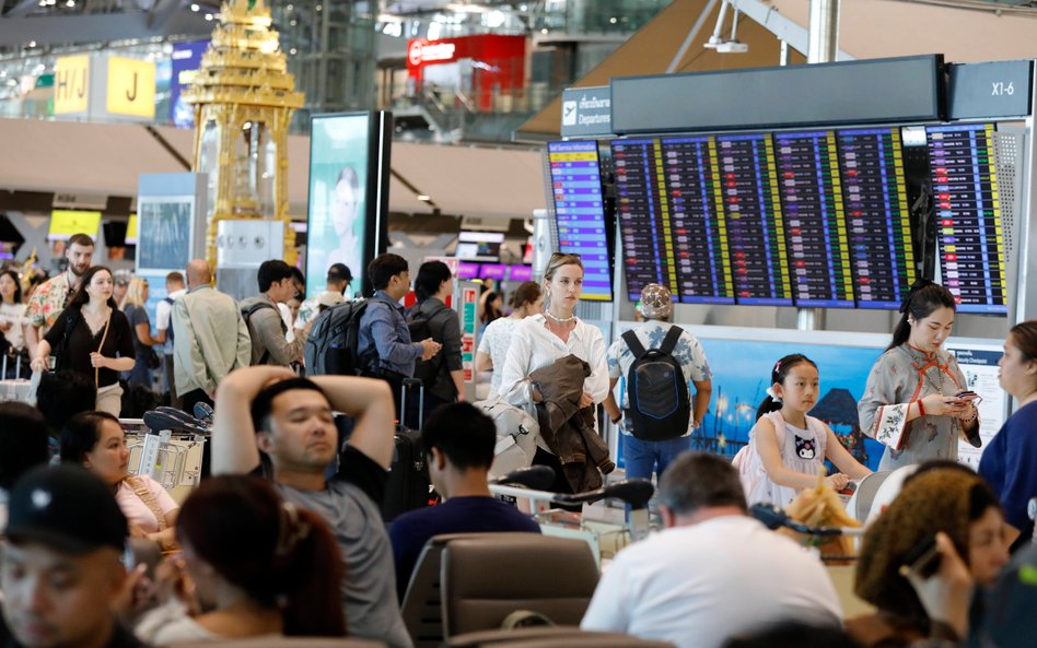 Efekt domina spowodował, że ucierpieli pasażerowie w różnych częściach świata, szczególnie na Bliski