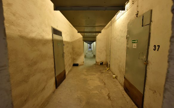 Jeden z korytarzy na poziomie -2, gdzie żyją pałacowe koty