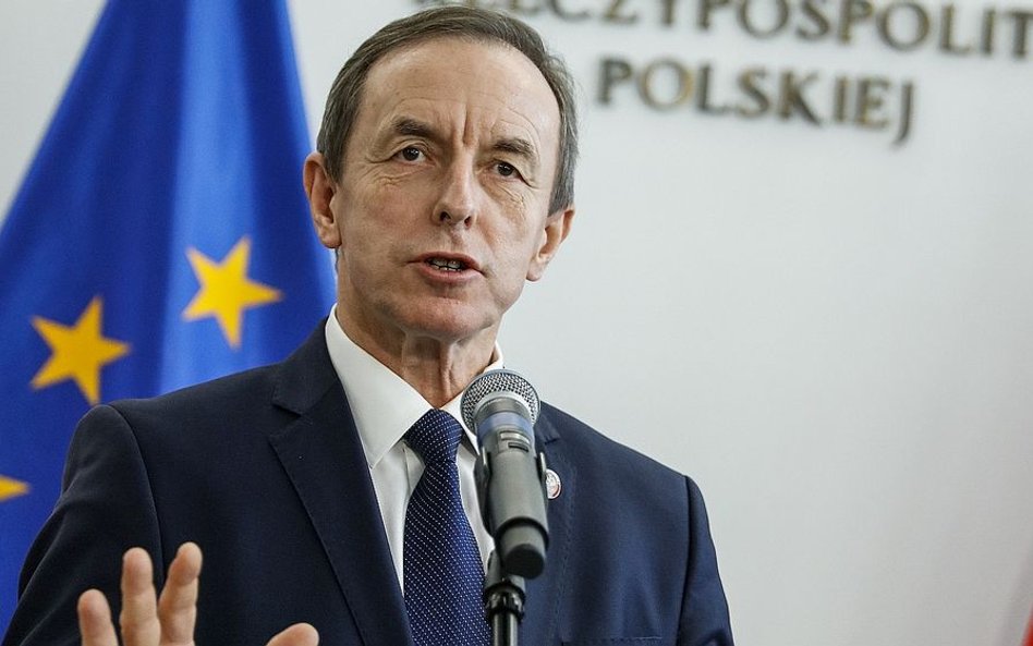 Rząd ściga się z senatorami
