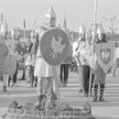 Kielce, 1966 rok. Młodzież przebrana za rycerzy podczas oficjalnych obchodów Tysiąclecia Państwa Pol