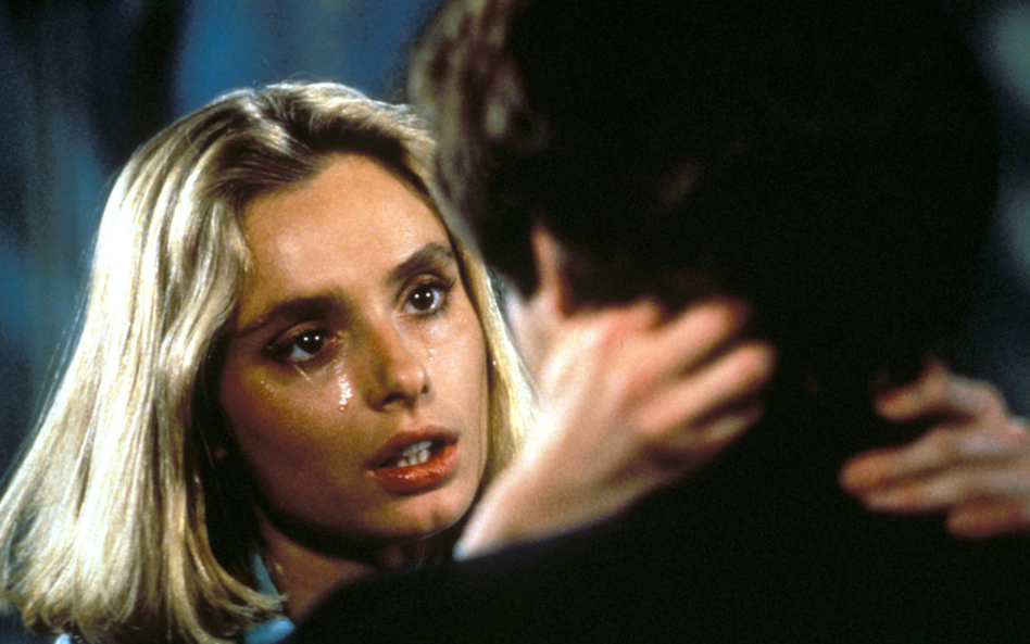 Maryam d’Abo jako Kara Milovy Kara Milovy to utalentowana, czechosłowacka wiolonczelistka, a za raze