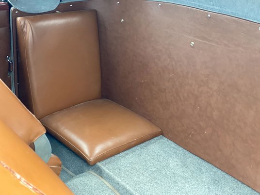 Ten egzemplarz z 1936 roku zamówiono w mieście Breslau – przedwojennym Wrocławiu.Samochód posiada za