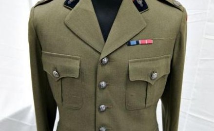 Pieniądze na mundur, a nie za okres służby