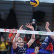 PGE Skra Bełchatów – Zaksa Kędzierzyn-Koźle. Wystawia Benjamin Toniutti, atakuje Mateusz Bieniek (ob