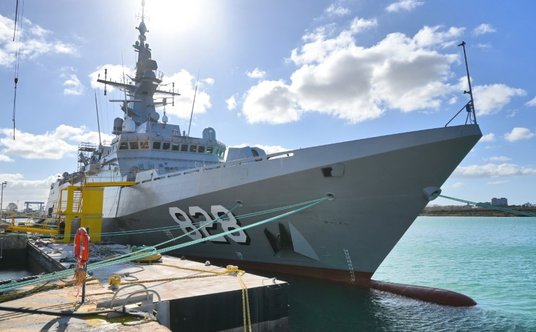 Korweta Al-Jubail podniosła banderę Królewskiej Saudyjskiej Marynarce Wojennej.