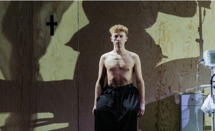 Hubert Zapiór jako Don Giovanni w spektaklu Kiriłła Sieriebriennikowa w berlińskiej Komisce Oper