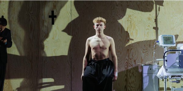 W teatrze nikt nie umiera za dawne grzechy