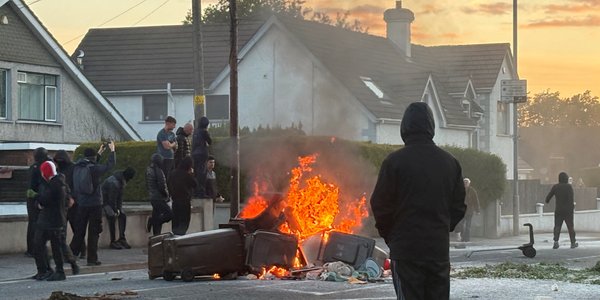 Zamieszki w Belfaście. Rodzina ofiary ataku nożownika apeluj