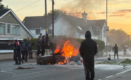 Zamieszki w Belfaście. Rodzina ofiary ataku nożownika apeluje o spokój