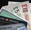 Brytyjczycy wydali w maju sporo na sezonową żywność i ubrania