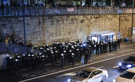 Akcja policji na Trasie Łazienkowskiej w Warszawie w czasie sobotnich protestów