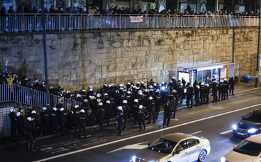 Akcja policji na Trasie Łazienkowskiej w Warszawie w czasie sobotnich protestów