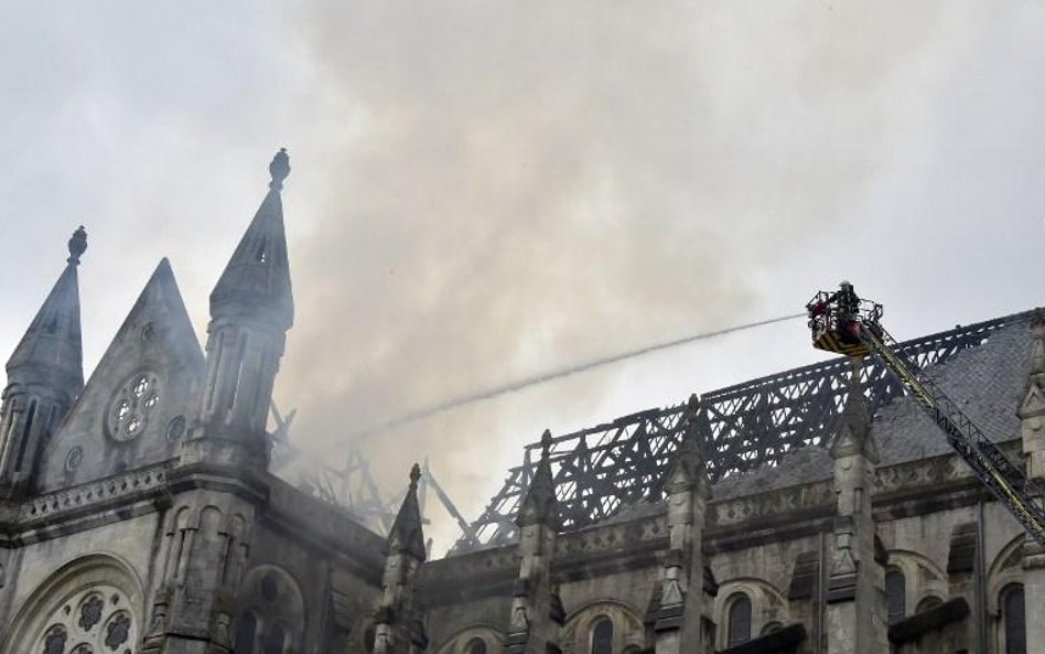 Pożar poważnie uszkodził bazylikę w Nantes