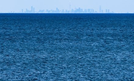 Panorama Toronto widziana z jeziora Ontario