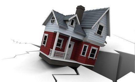 Bez odszkodowania za zawalenie się domu z powodu błędów konstrukcyjnych