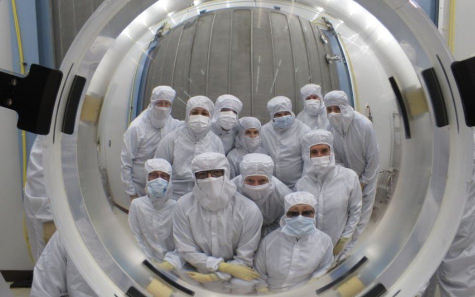 Zespół pracowników Obserwatorium w soczewce DESI