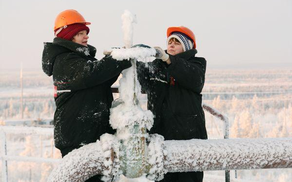 Mniej ropy z Iranu,więcej z Rosji