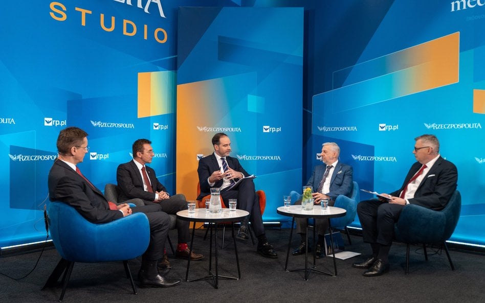 Uczestnicy debaty zwracali uwagę, że producenci spoza UE, którzy eksportują do nas cement, nie ponos