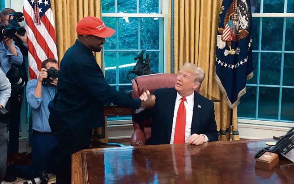 Kanye West, gdy popierał Donalda Trumpa. Latem zdystansował się od niego, zapowiedział, że będzie w 