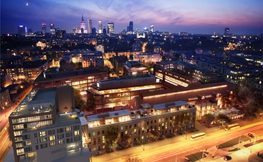 Hotel wypełnił część kompleksu postindustrialnego Warszawy, w którym znaleźć można restauracje, biur