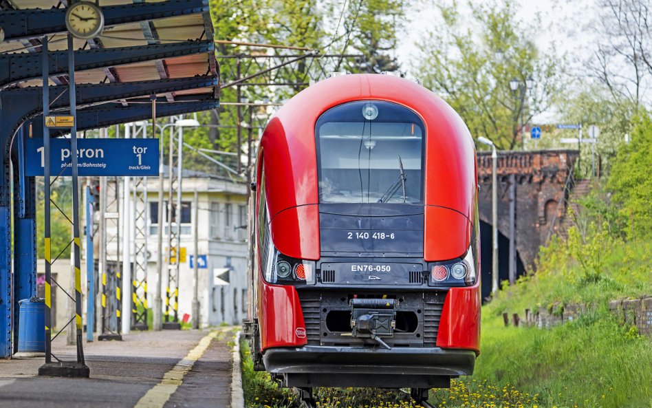 Pociągi ponownie stanęły. Nieuprawnione nadanie sygnału radio-stop