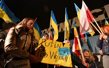 Manifestacja pod hasłem "Solidarnie z Ukrainą" na Placu Solidarności w Gdańsku