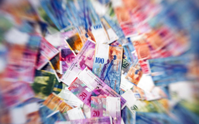 Rezerwy frankowe puchną i jeszcze długo mogą obciążać wyniki banków