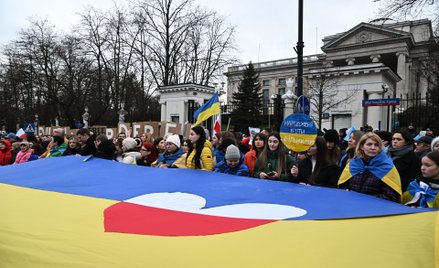 Warszawa, 24.02.2024. Demonstracja przed Ambasadą Federacji Rosyjskiej w Warszawie  w drugą rocznicę