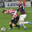 Cracovia – Pogoń. O piłkę walczą Mateusz Wdowiak (Cracovia – z lewej) i Ricardo Santos