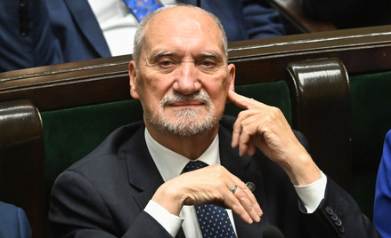 Poseł PiS Antoni Macierewicz na sali plenarnej Sejmu w Warszawie