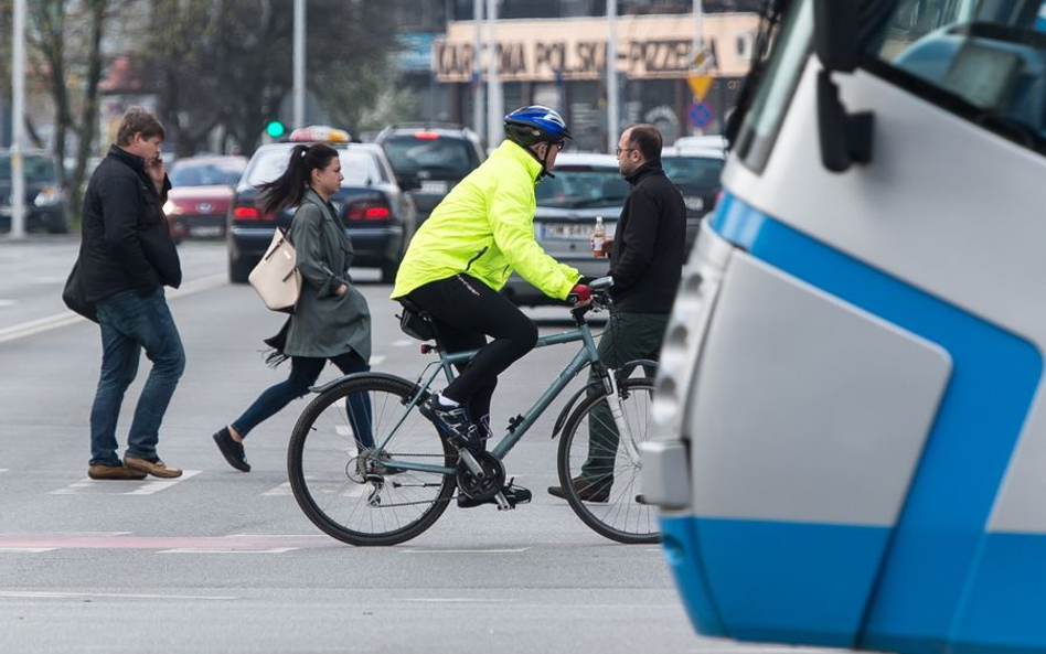 Mandaty dla rowerzystów na przejściach dla pieszych