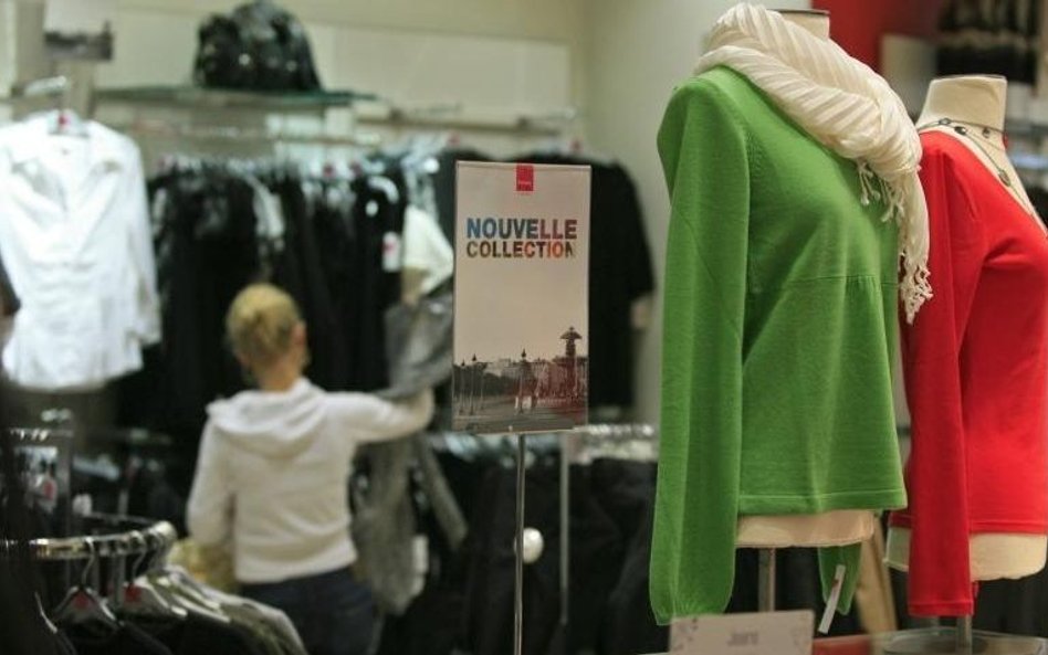 Zamykanie tradycyjnych sklepów uderza najmocniej w kobiety