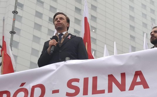 Krzysztof Bosak przed rozpoczęciem Marszu Niepodległości w Warszawie