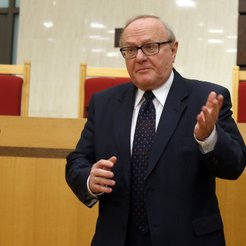 Stanisław Biernat jeszcze jako wiceprezes Trybunału Konstytucyjnego w siedzibie TK (zdjęcie z 2016 r